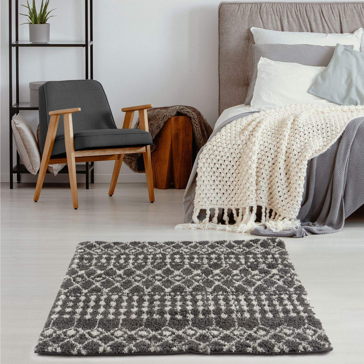 Moroccan Dark Grey Shaggy Rug | 1040