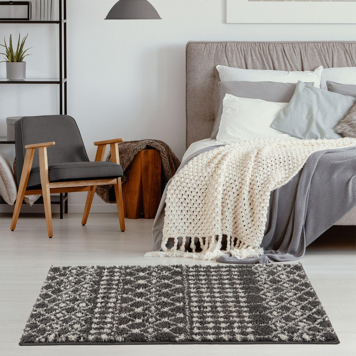 Moroccan Dark Grey Shaggy Rug | 1040