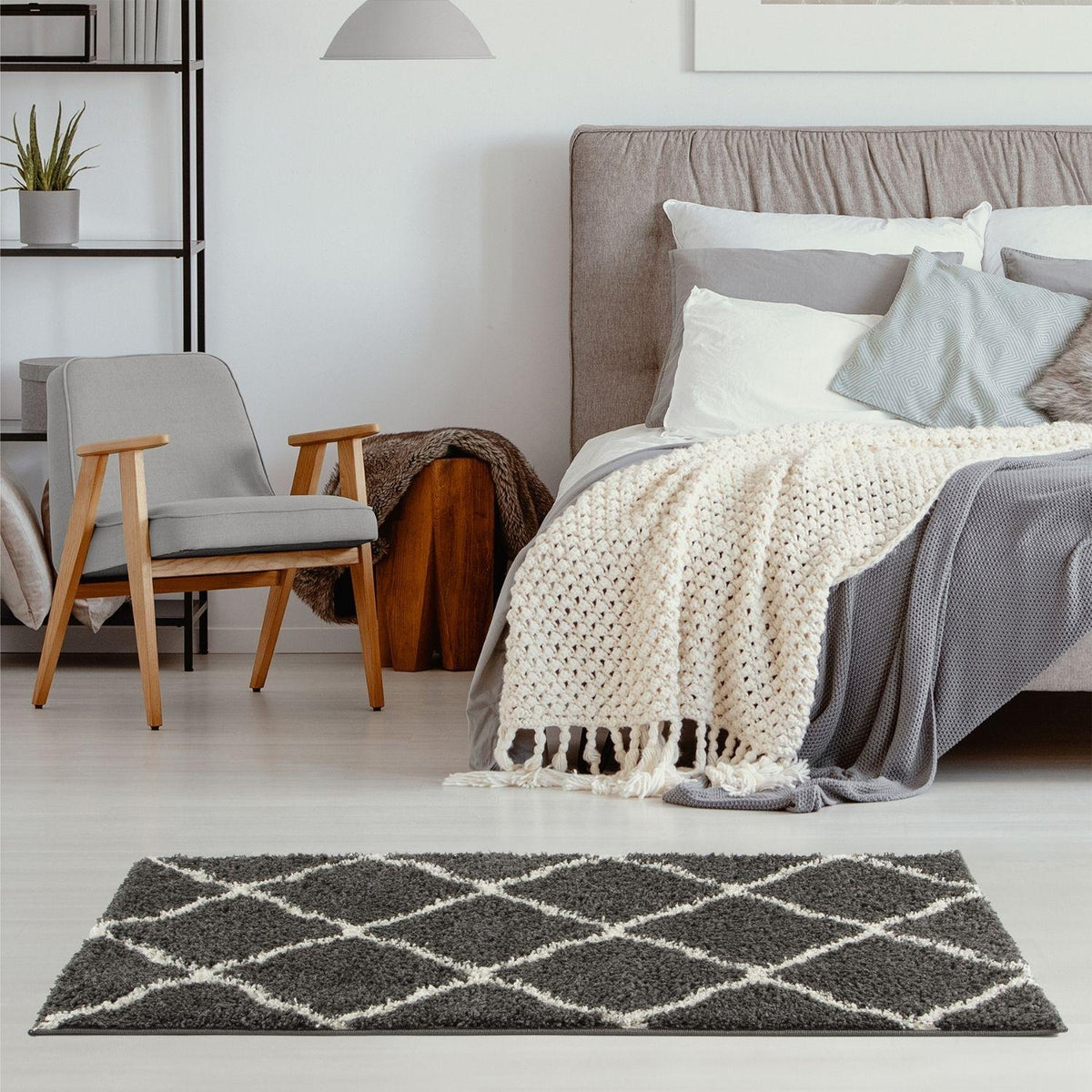 Moroccan Dark Grey Shaggy Rug | 740