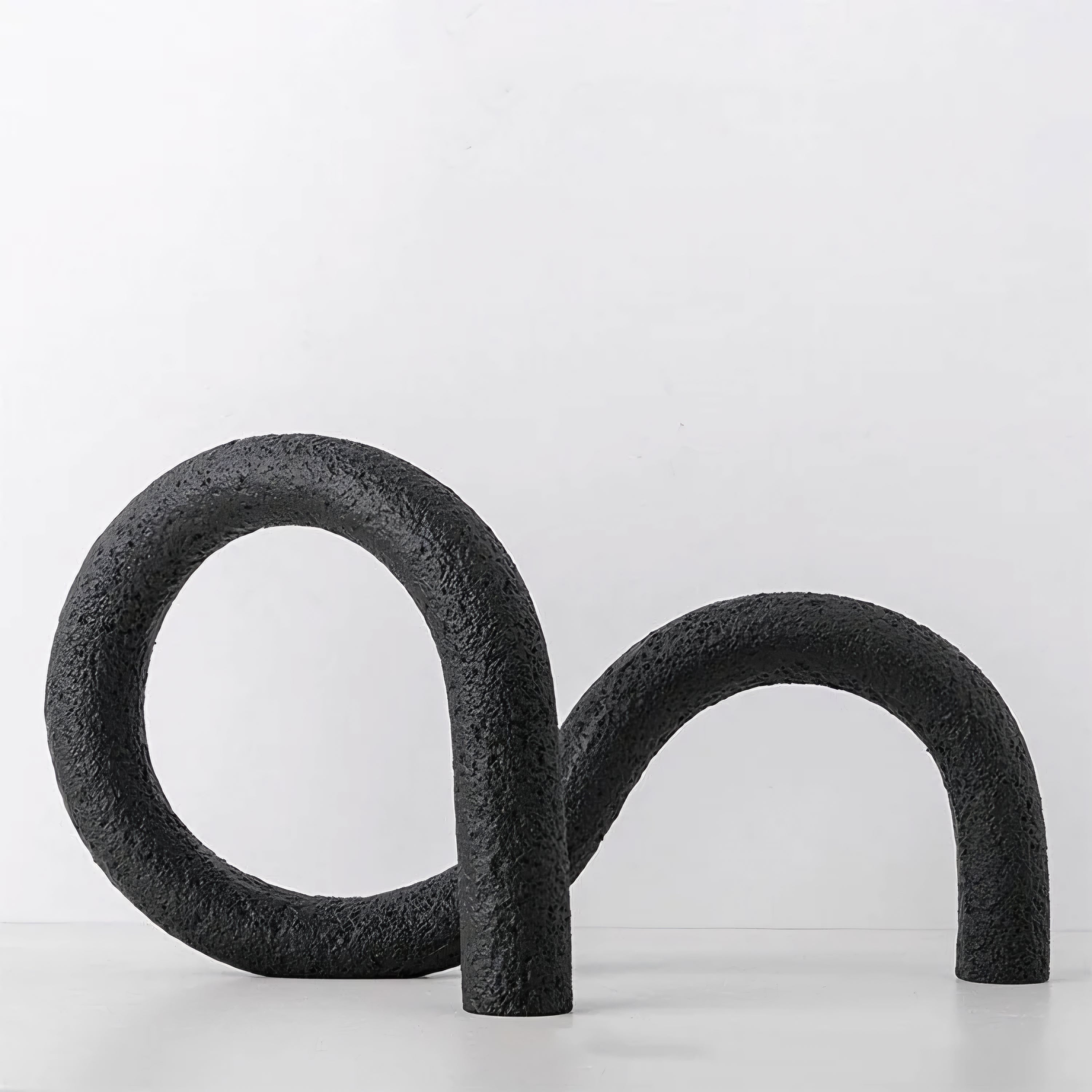 Arlo Japandi Minimalist Resin Ornament – Neutral Tone Modern Knot Sculpture