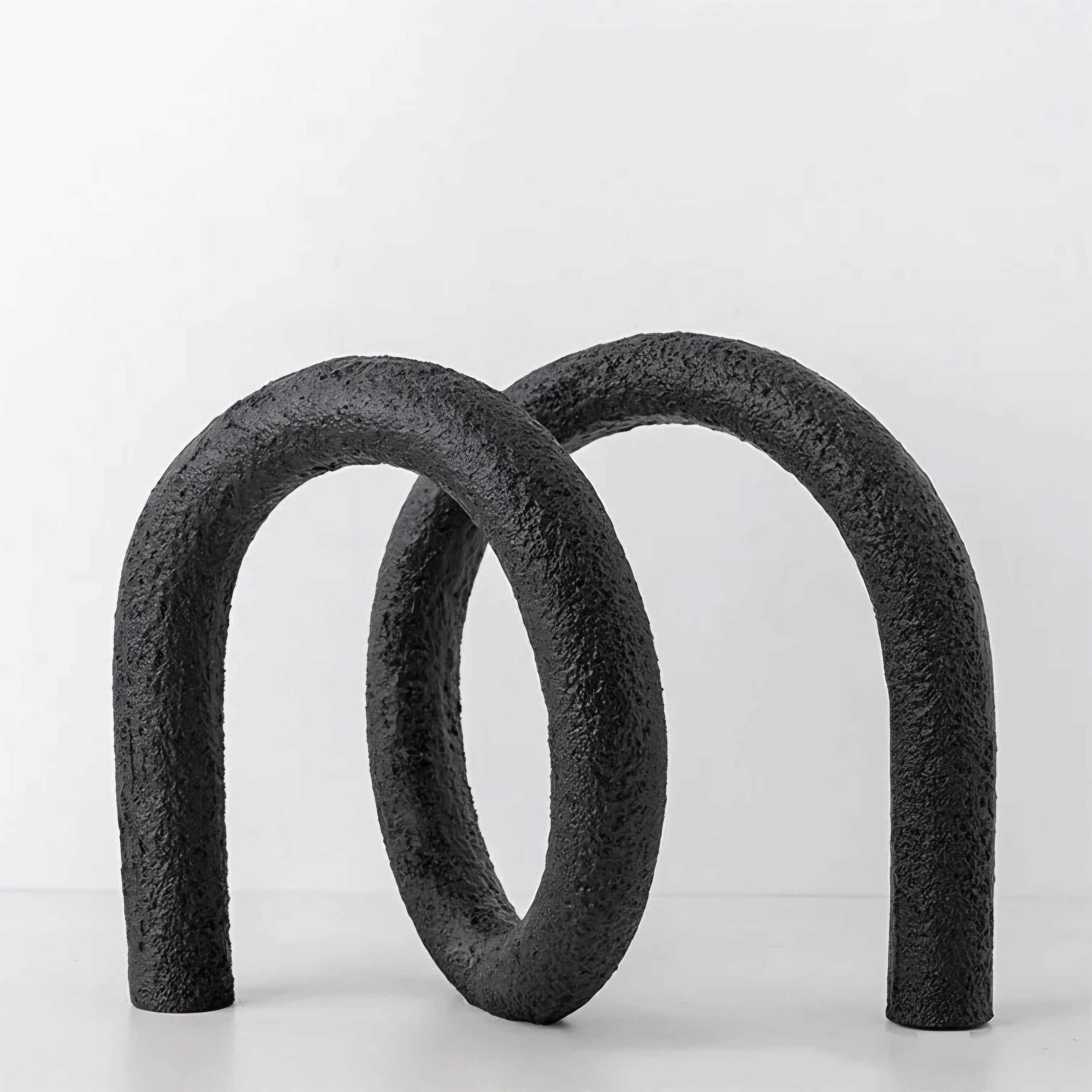 Arlo Japandi Minimalist Resin Ornament – Neutral Tone Modern Knot Sculpture