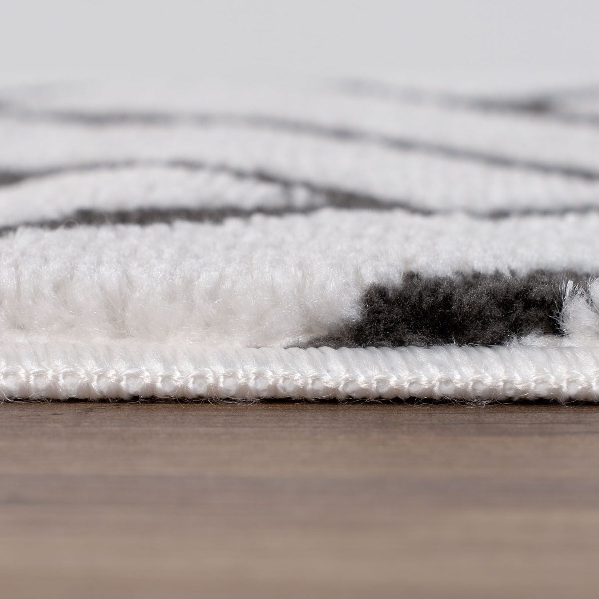 Loft Chevron Dark Grey Rug - MOOAZAA