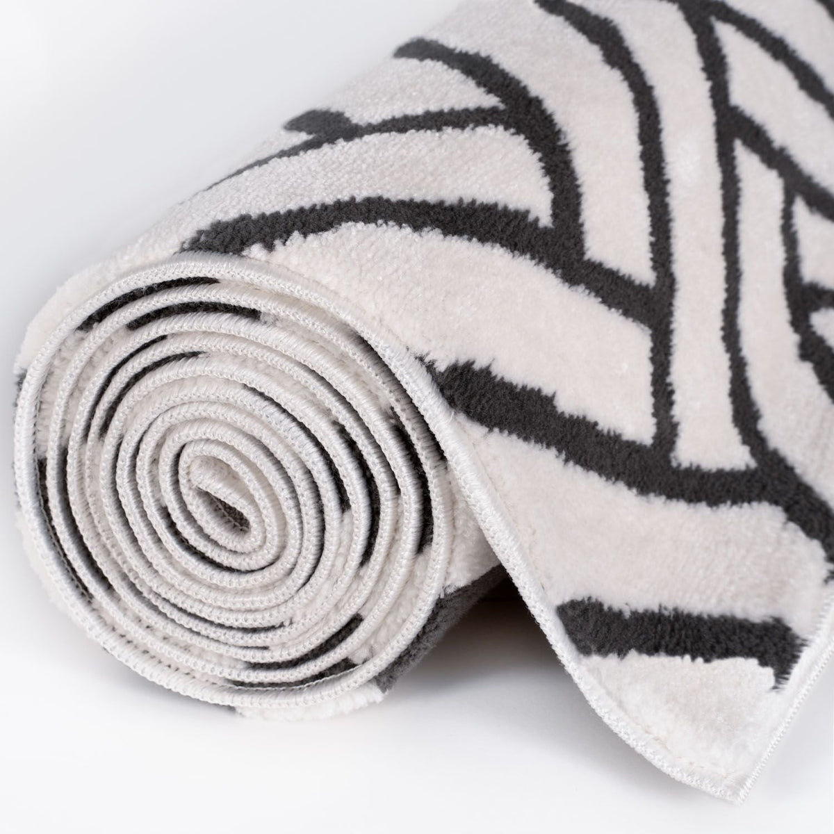 Loft Chevron Dark Grey Rug - MOOAZAA