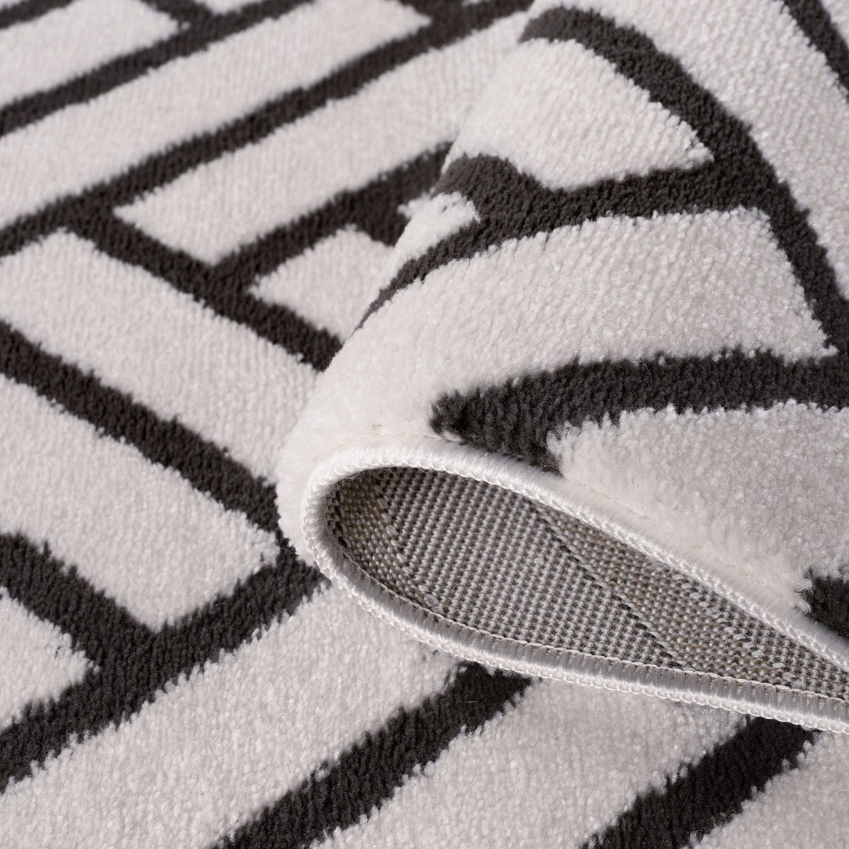 Loft Chevron Dark Grey Rug - MOOAZAA