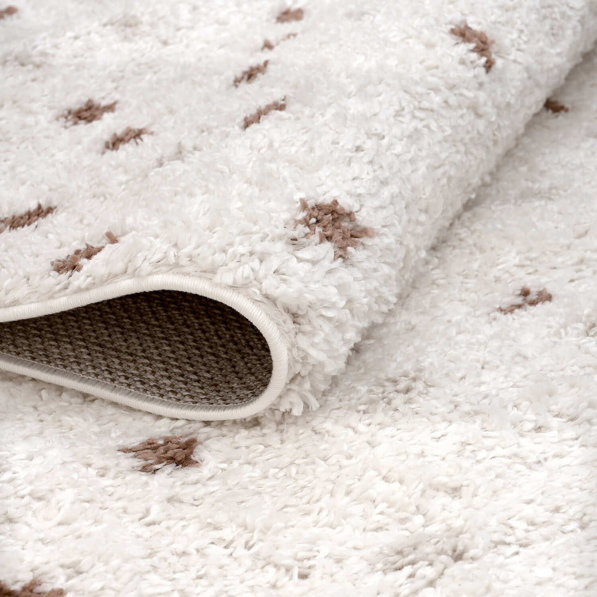 Moodi Shaggy Cream/Terra Biscotti Rug - MOOAZAA